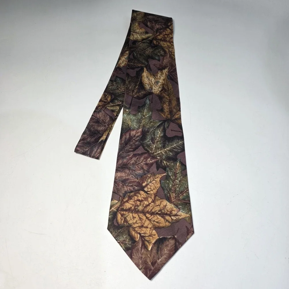 Hugo Boss Luxury Tie Leaves Camo Hunter Pattern Printed 100% Silk Necktie‎ Italy